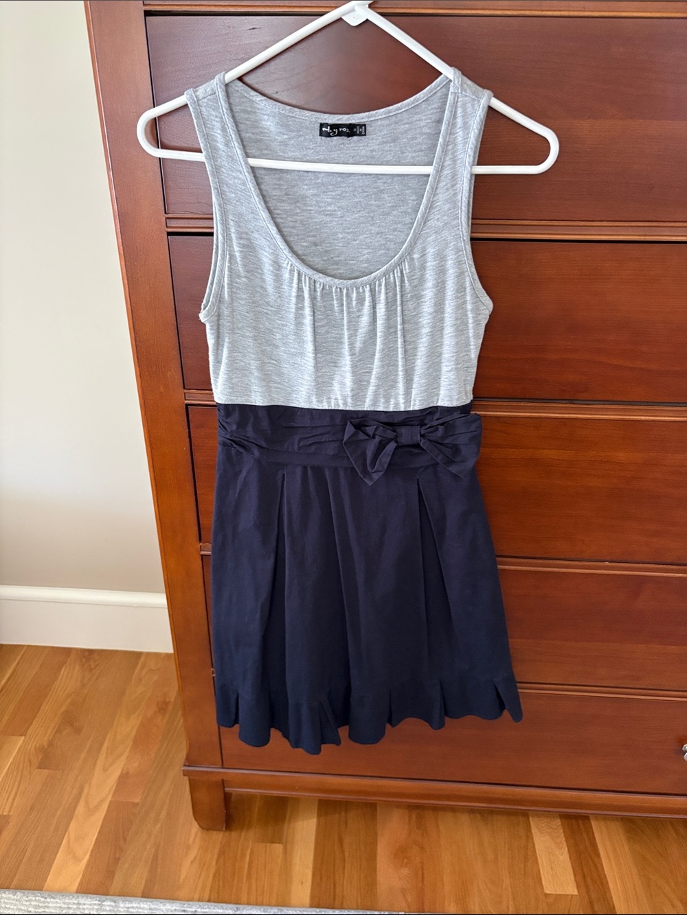 Sleeveless Two-Tone Mini Dress with Bow Waist in Gray and Navy